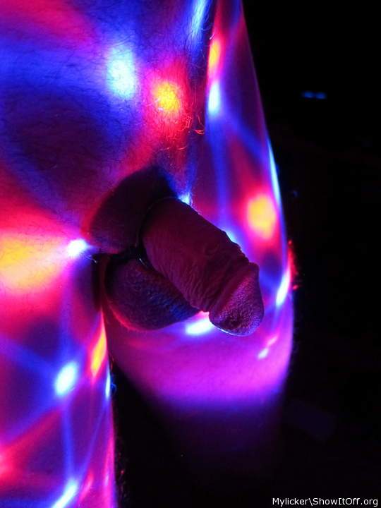Wonderful image, is it glow paint under UV light?      