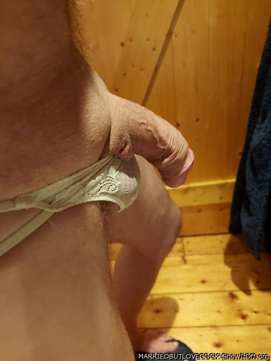 Photo of a third leg from MARRIEDBUTLOVECOCK