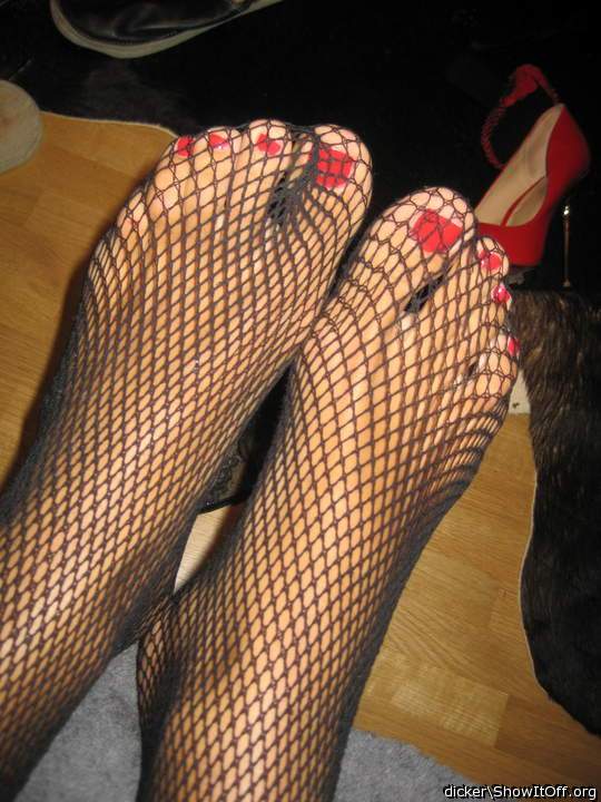 Would luv to cum on your feet