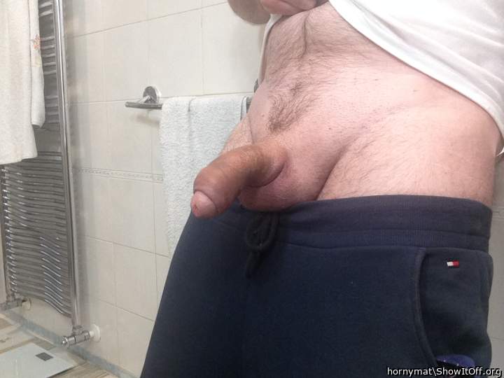 Photo of a hot dog from hornymat