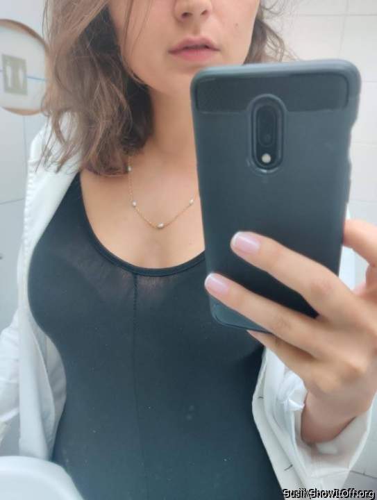 What a nice cleavage.