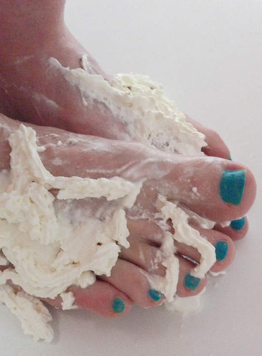 Love your sexy feet.