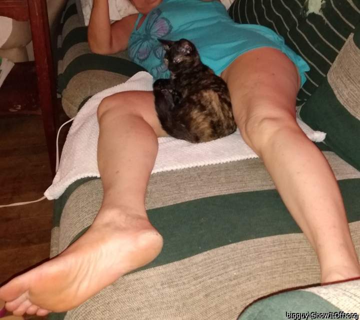 She will show off her cute PUSSY&#128523;&#128522;