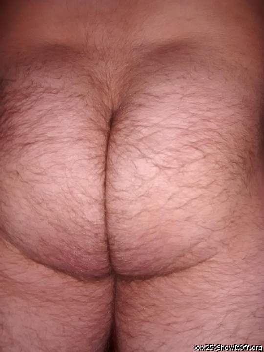 Damn I want that sexy hairy ass