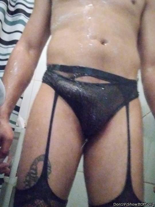 Fucking hot bulge! I want to rub it