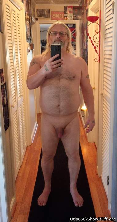 Hello ladies, just wanna say it�s a very good looking man he