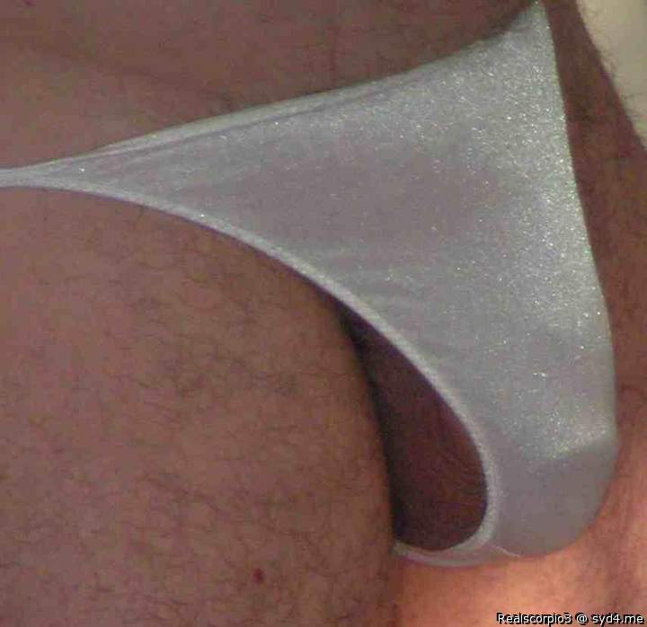 nicely packed manhood!! Good looking thong!