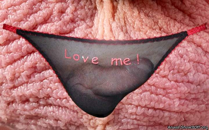 It seems so nice to lick  