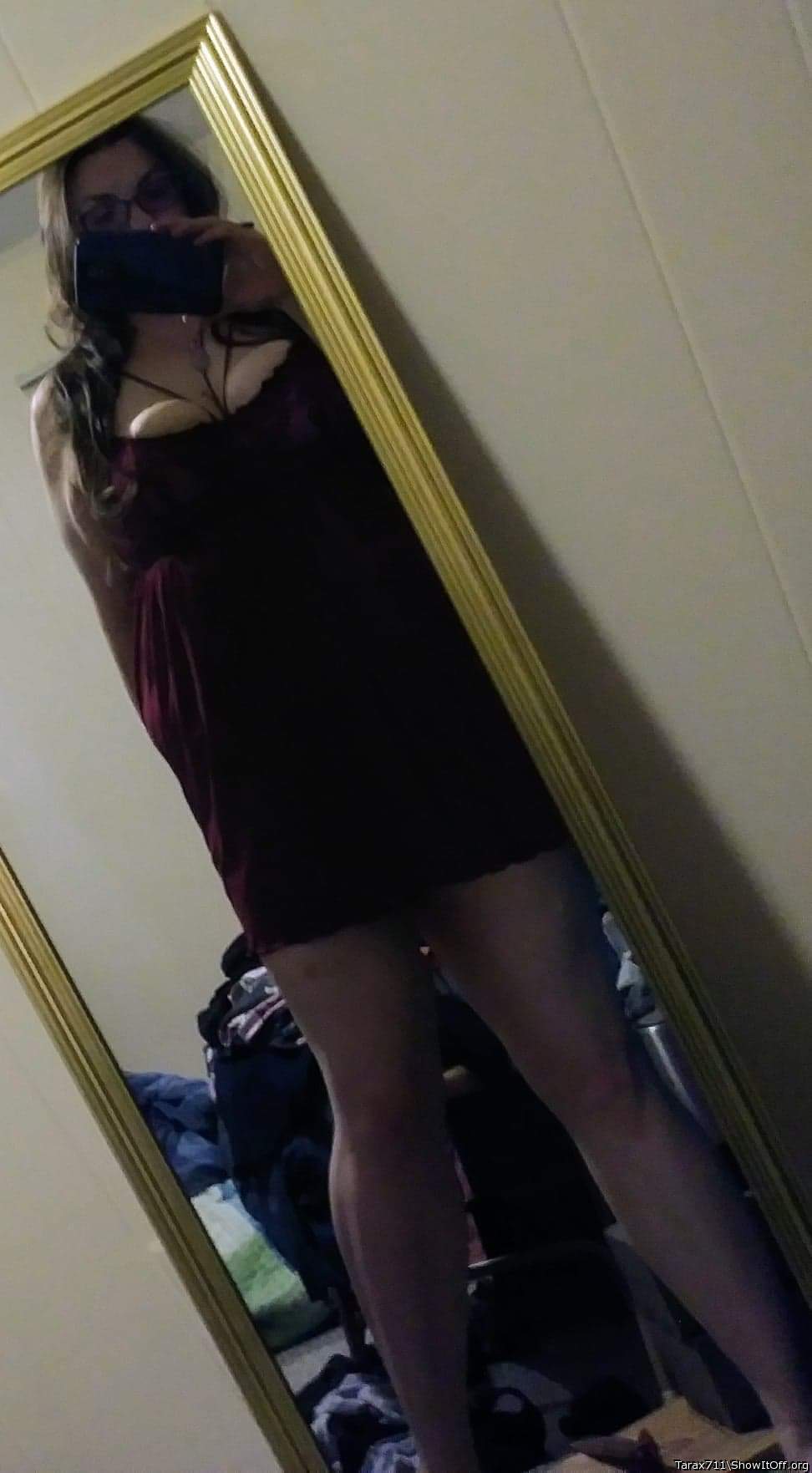 fatntastic dress .. loved her legs ... so sexy ... please mo