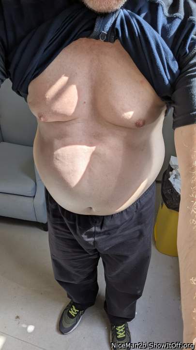 I'm so proud of my pot belly can't see my cock now