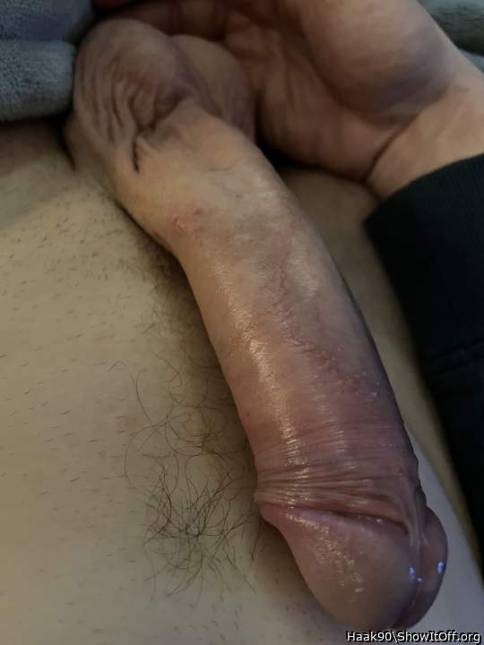 I'd love to worship, suck a load from your hot thick cock 