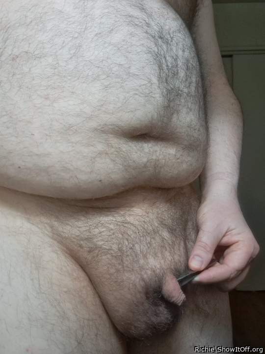 Using a tweezer to find my dick