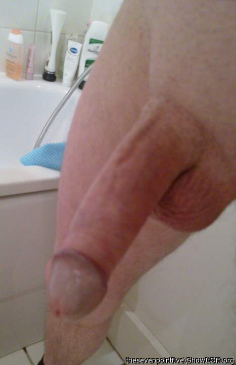 What a good looking cock and nice tight balls!