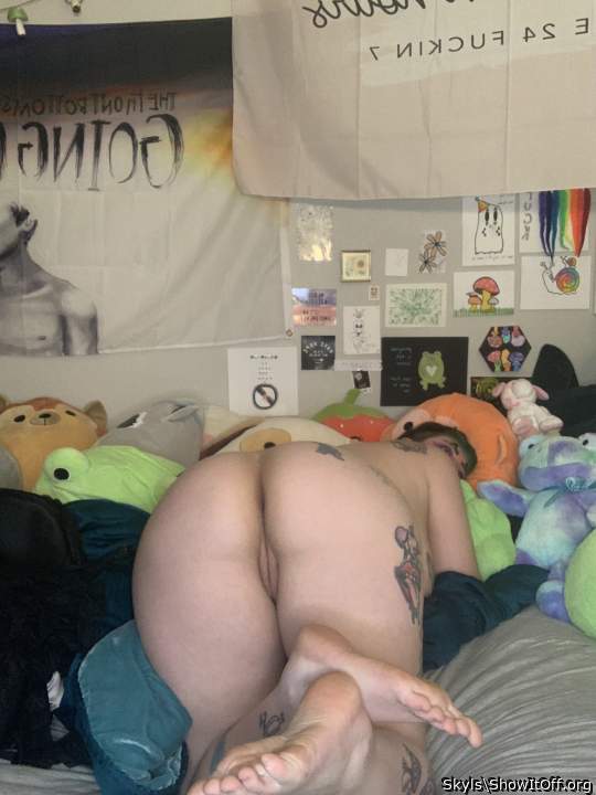 Beautiful Ass! Sexy Shaved Pussy!