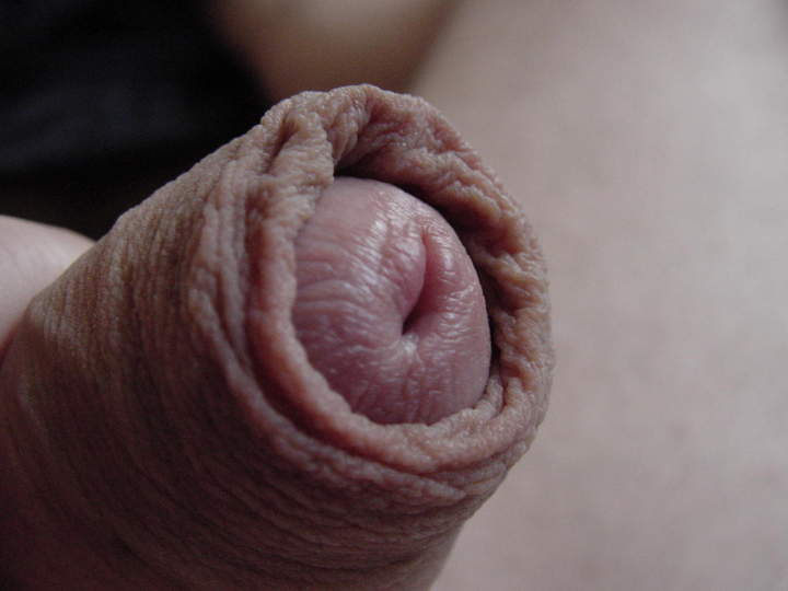 I really like to lick this nice foreskin and wake him up