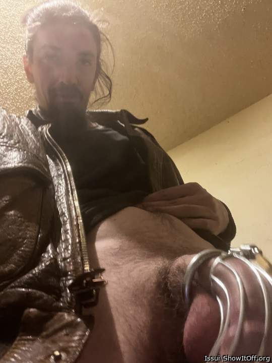 Damn this is a fucking hot photo! I want to get in there and