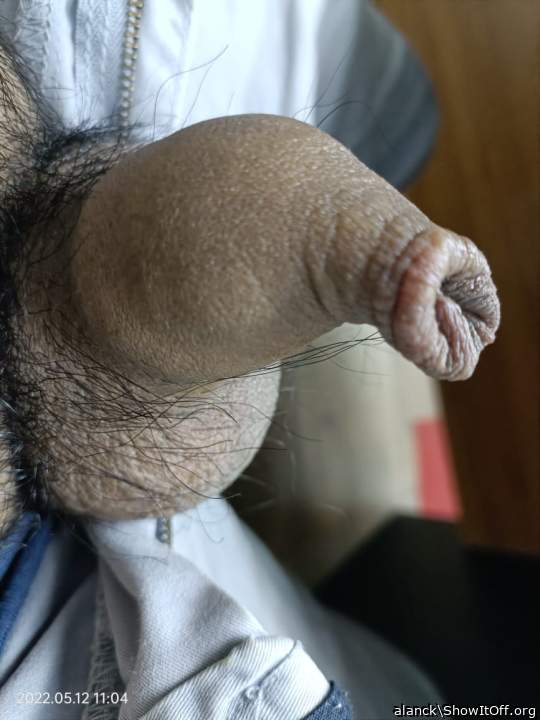  let me play with your realy sexy foreskin