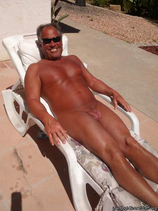 i lay out naked