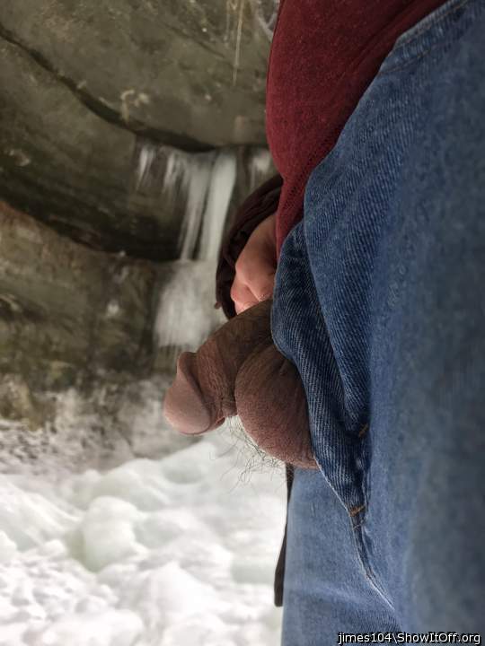 Nice cock- will take it in my warming hand...