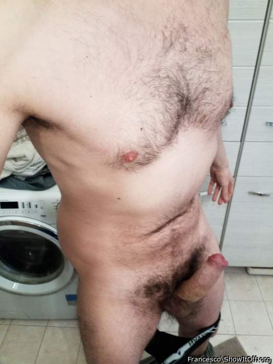 Ormai avrai capito che amo queste tue foto di nudo completo.