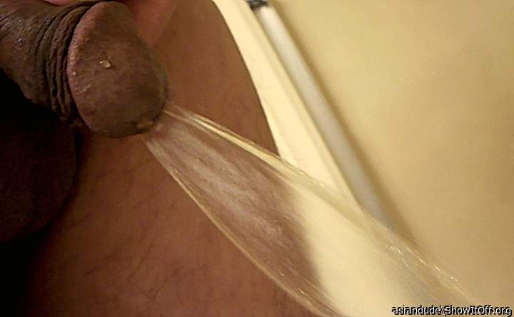 My piss stream upclose...