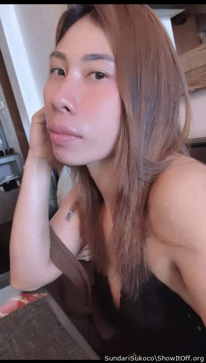 Such a gorgeous woman! Woooooow    