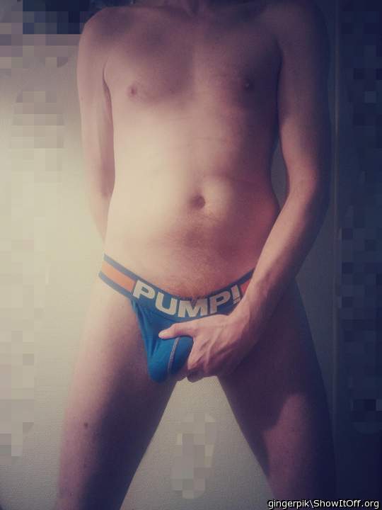 v hot pic mmm / want to pull it down