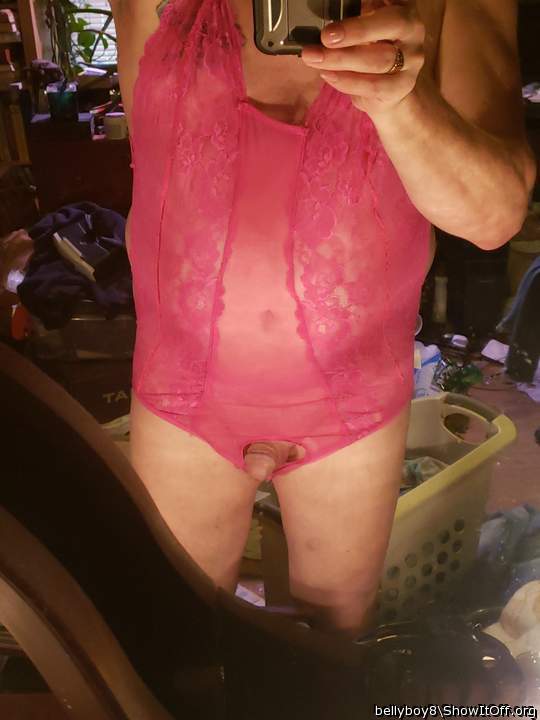 We have similar cocks.  If you want to text we can swap
pic