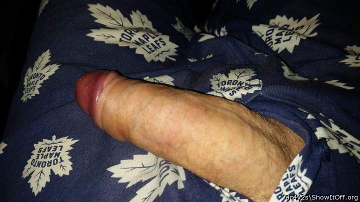 Love to rub my face in uour hot crotch  ho leafs