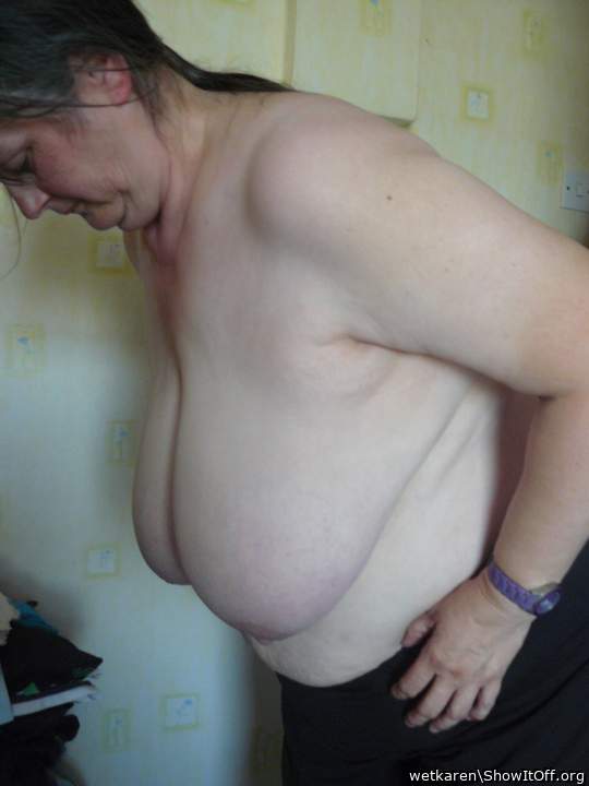 Oh wetkaren you're back.Nice to see them yummy big titties a