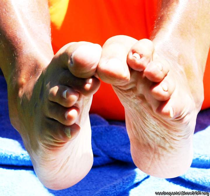 Let me give You a footjob!