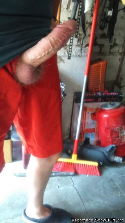 There is only one tool in that garage that interest me. Yumm