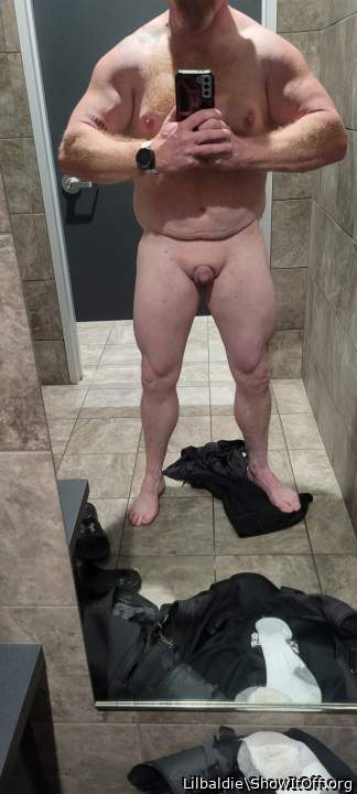 Nice muscular body .. very very nice lil Peter .minni?