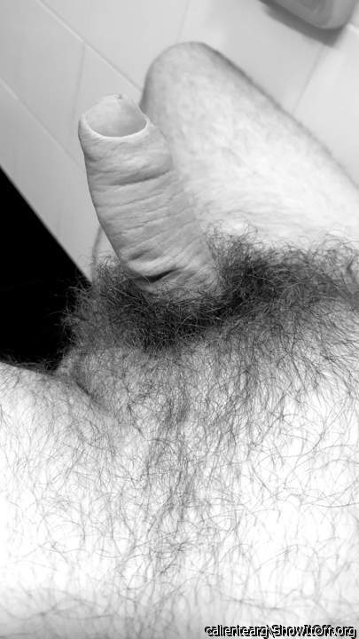 Love to hand to gland cumbat