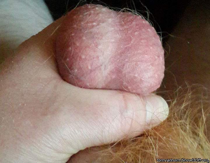 Sexy pose. YUMMY balls!