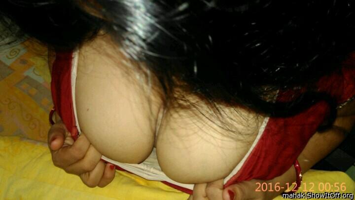 Bhabhi k boobs mein Lund pel du bhai?? Pani bhi usi mein gir