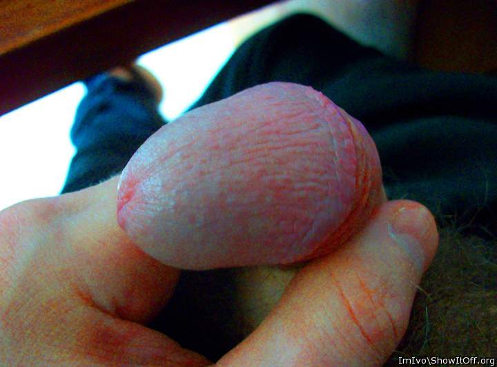 Nude glans (extreme closeup)