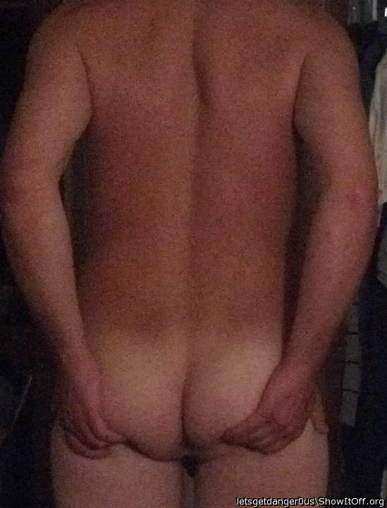 Sexxy. I'd love to bend that juicy ass over ;
