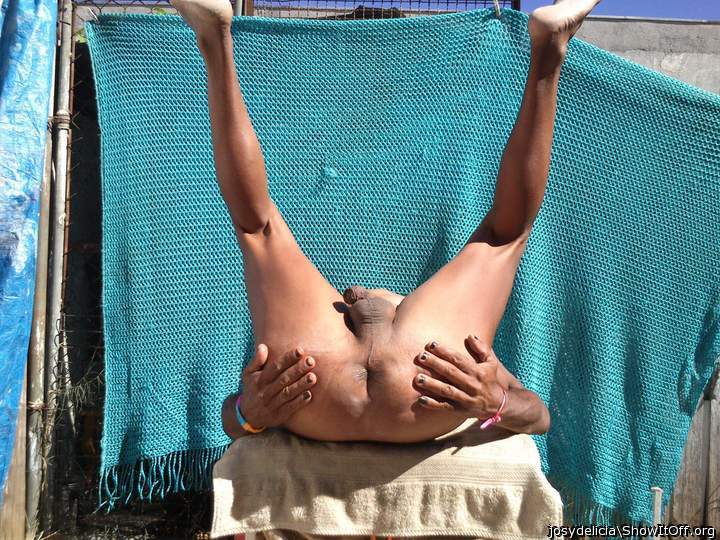Oh yeah, spread that hole