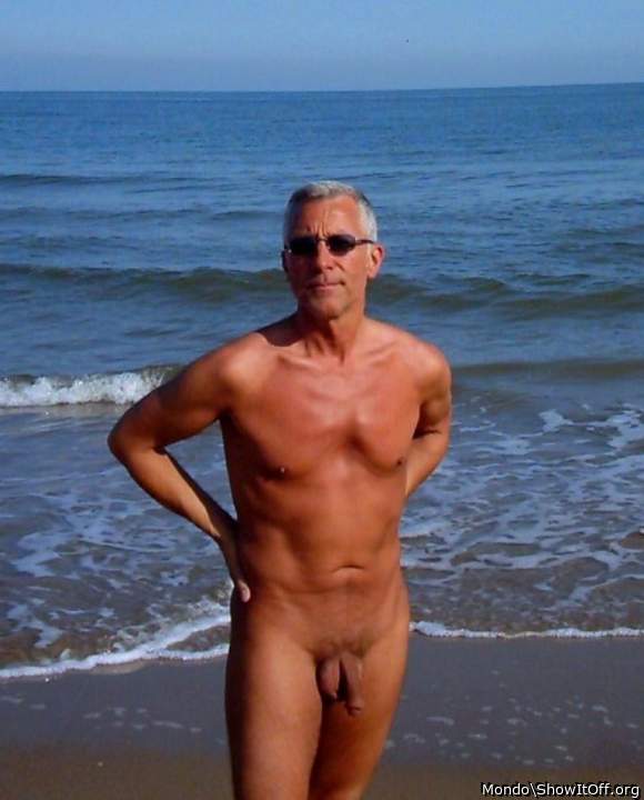 Mondo Nudebeach 2005