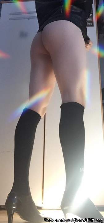 mmm such a pretty bum in sexy heels   