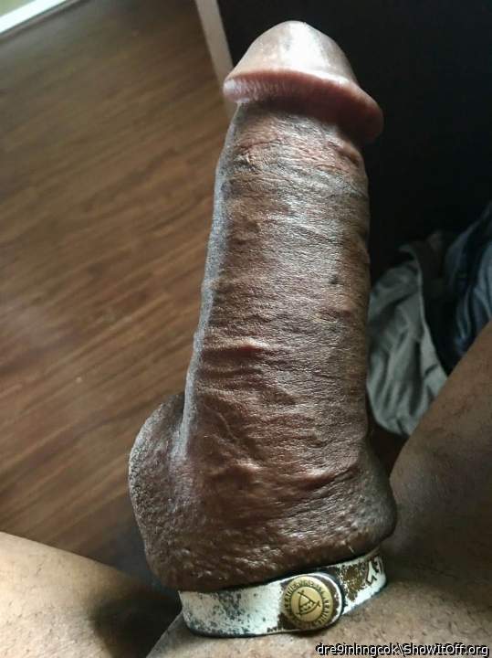 I'd love to suck a load from your hot thick cock 