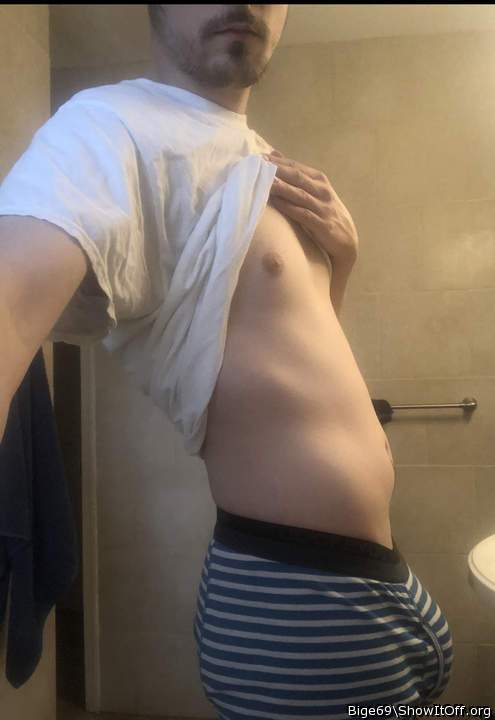 Mhhh impressive bulge! 