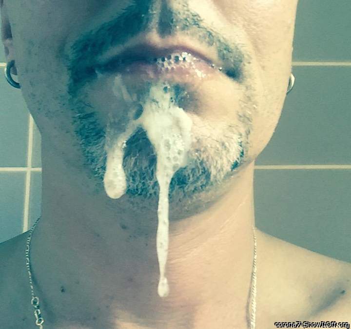 French kiss me and share