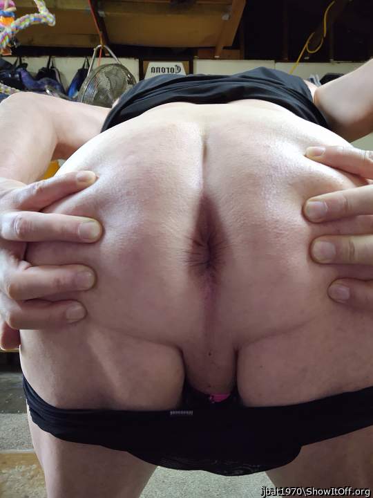 Looks like yummy bum !! Would like to rim then ram !!   