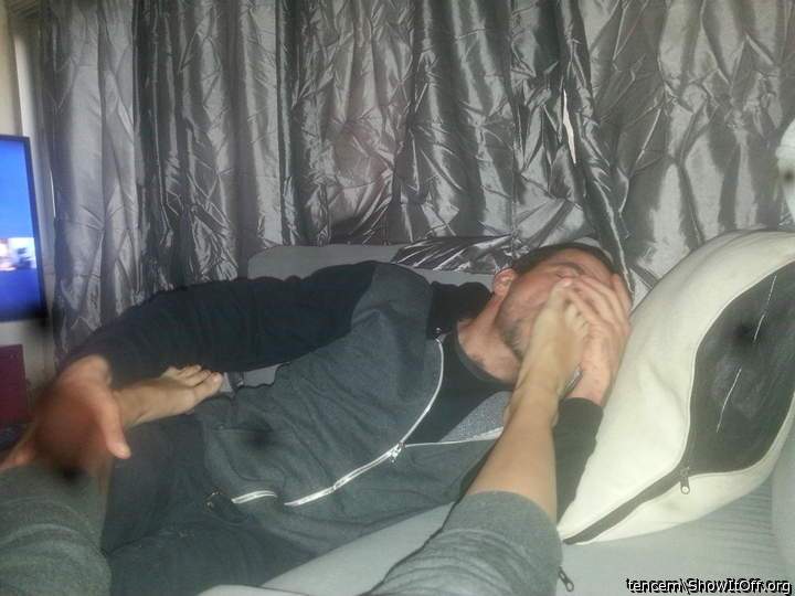luv doing this to my female friends with yummy feet 