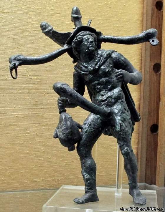 statue