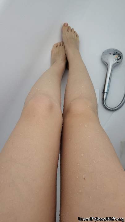 Absolutely gorgeous legs and very sexy feet