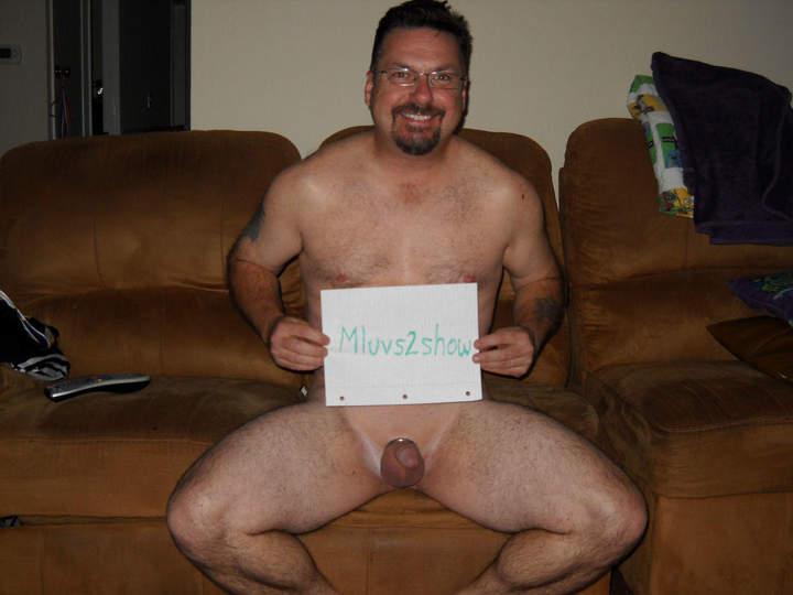 Photo of a stiffie from ECbttm4U
