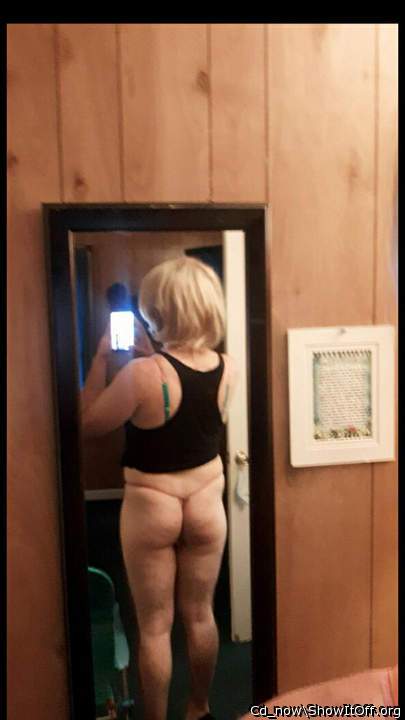 YOU HAVE A BEAUTIFUL ASS  I WANT TO LICK